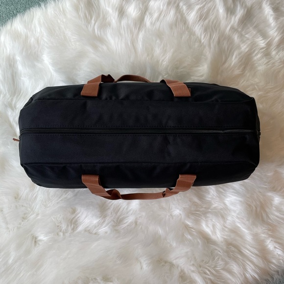 NWT - DSW Weekender - Picture 13 of 16